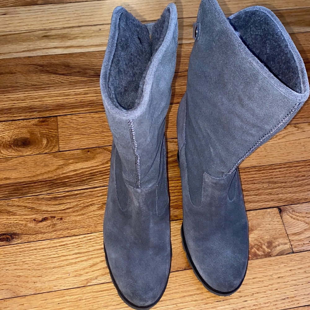 Ugg’s gray casual boots 9 US womens